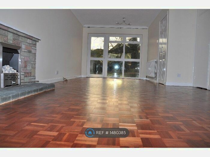 3 Bedroom Detached House To Rent In Silverdale Road, Bushey, WD23