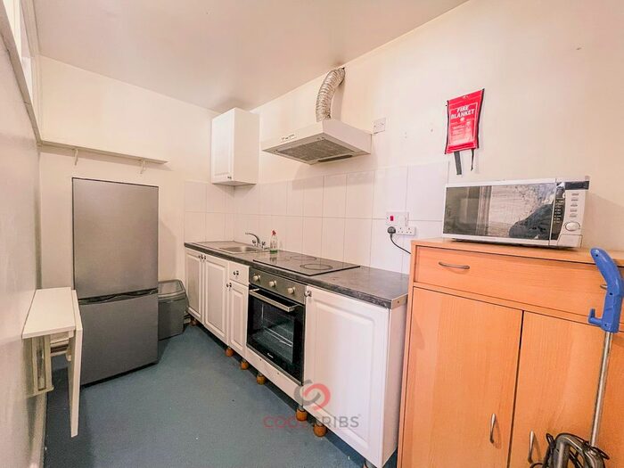 2 Bedroom Flat To Rent In Kember Street, London, N1