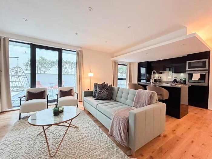 2 Bedroom Flat For Sale In - Barlby Road, London, W10
