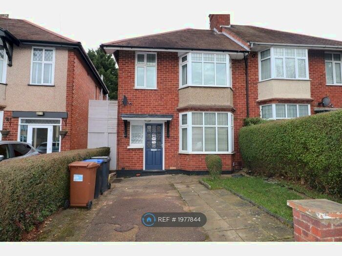 3 Bedroom Semi-Detached House To Rent In Kingsley Road, Northampton, NN2