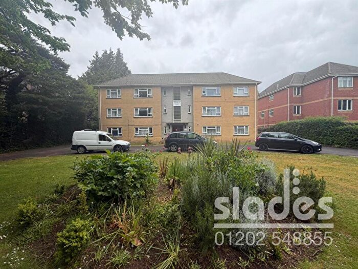 1 Bedroom Flat For Sale In Richmond Park Road, Charminster, Bournemouth, BH8