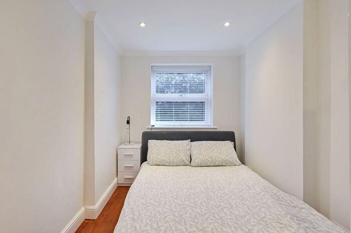 3 Bedroom Maisonette For Sale In Monmouth Road, Westbourne Grove, London, W2