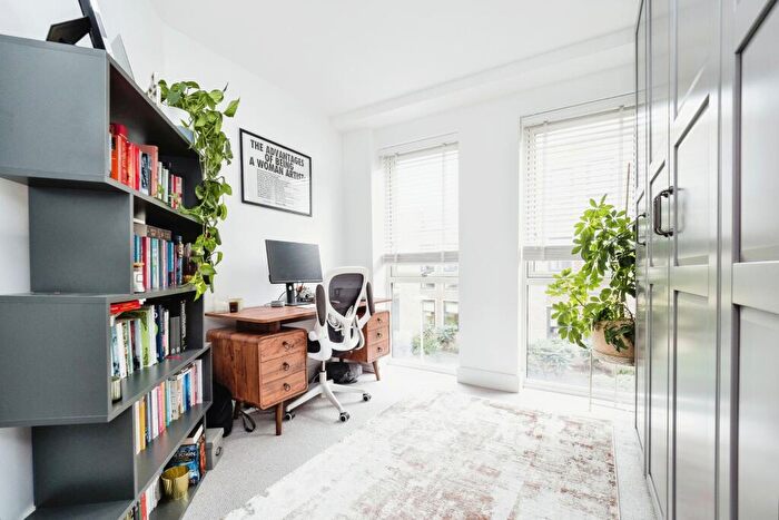 3 Bedroom Terraced House For Sale In Kempton Mews, London, London, E6