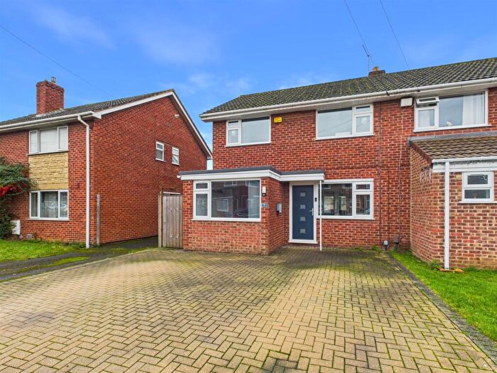 3 Bedroom Semi Detached House For Sale In Goldsborough Close, Gloucester, GL4