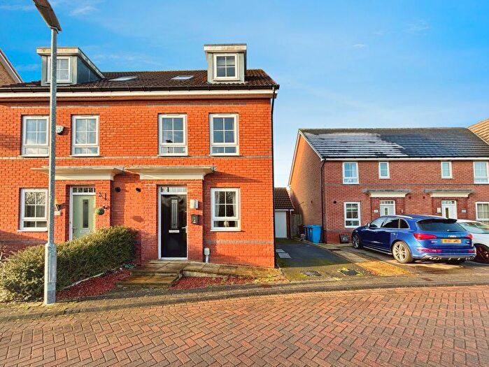 4 Bedroom Semi-Detached House For Sale In Primrose Way, Hull, HU7