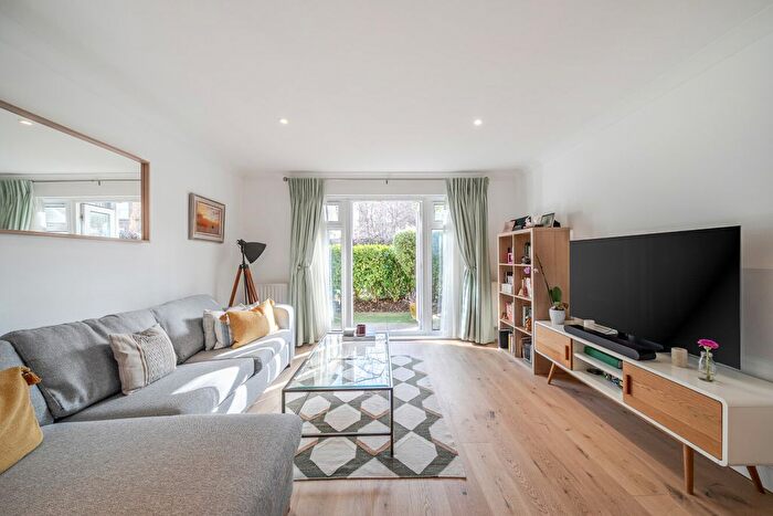 2 Bedroom Flat For Sale In Rubens Place, Clapham, London, SW4