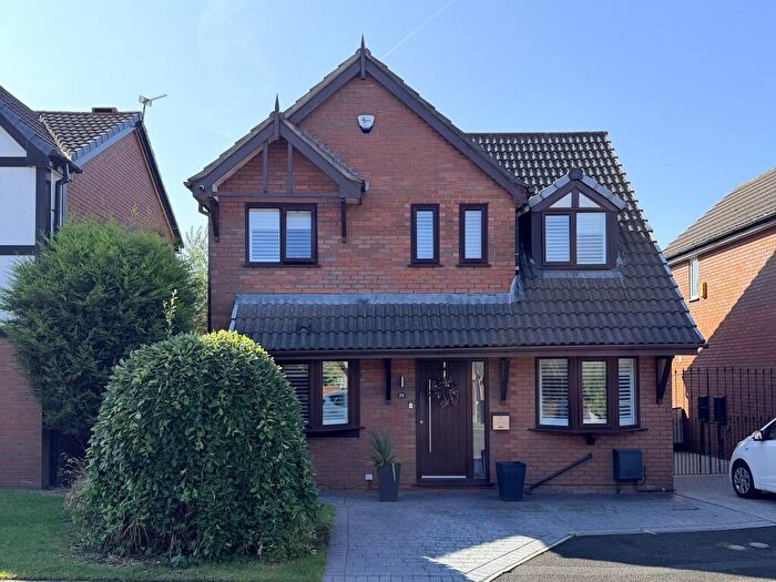 4 Bedroom Detached House For Sale In Tynedale Close, Reddish, SK5