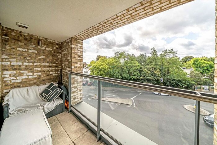 1 Bedroom Flat For Sale In Greenside Road, London, W12