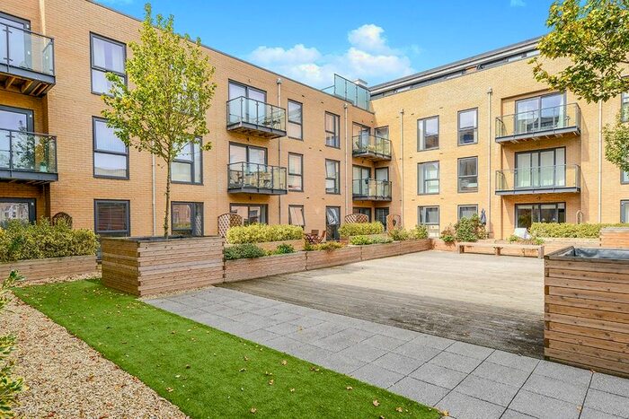 2 Bedroom Flat To Rent In The Embankment, Nash Mills Wharf, Hemel Hempstead, Hertfordshire HP3