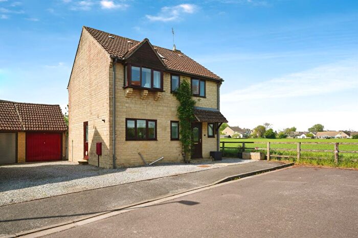 4 Bedroom Detached House For Sale In John Of Gaunt Road, Kempsford, Fairford, GL7