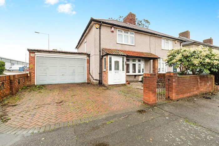 3 Bedroom Semi Detached House For Sale In Lymington Road, Dagenham, RM8