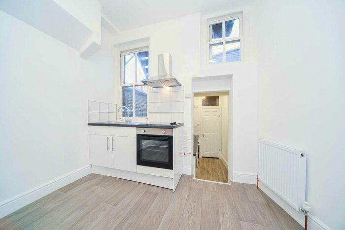 1 Bedroom Flat To Rent In The Pavement, Clapham, London, SW4