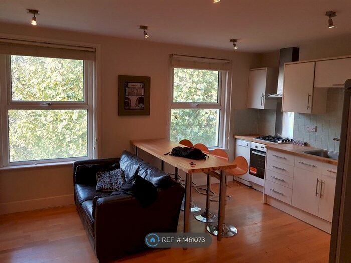 2 Bedroom Flat To Rent In Bamborough Gardens, London, W12