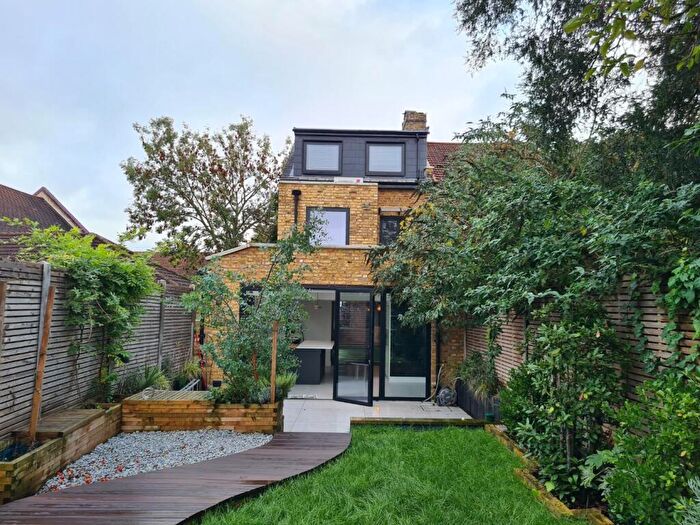 4 Bedroom Semi Detached House To Rent In Green Wrythe Lane, Carshalton, SM5