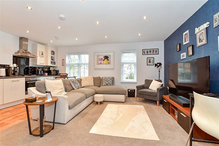 1 Bedroom Flat For Sale In Challenger Way, Marden, Tonbridge, Kent, TN12