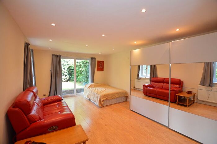 Studio To Rent In Silverdale Road, Sheffield, S11