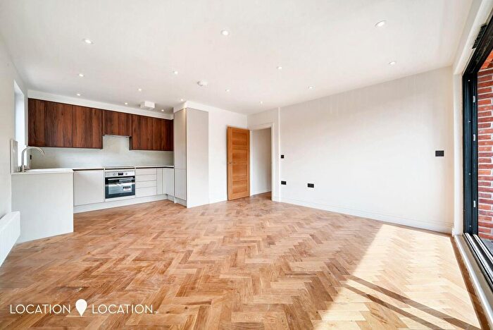 1 Bedroom Flat For Sale In Roman Way, London, N7