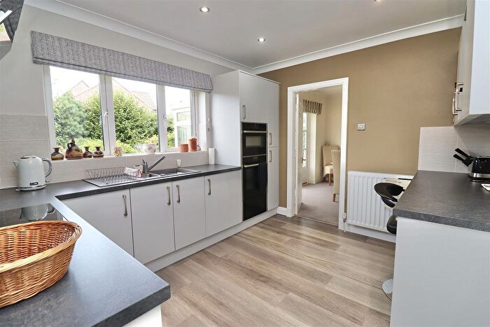 4 Bedroom Detached House For Sale In Mile End Park, Pocklington, York, YO42