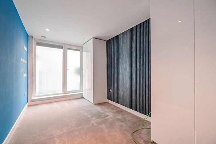 2 Bedroom Flat For Sale In Coral Apartments, Royal Docks, London, E16