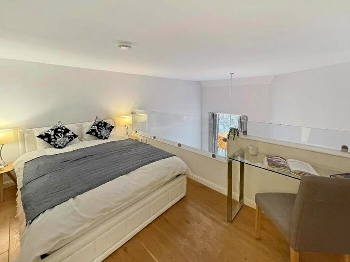 1 Bedroom Flat To Rent In Flat, Mcdonald Road, Edinburgh, EH7