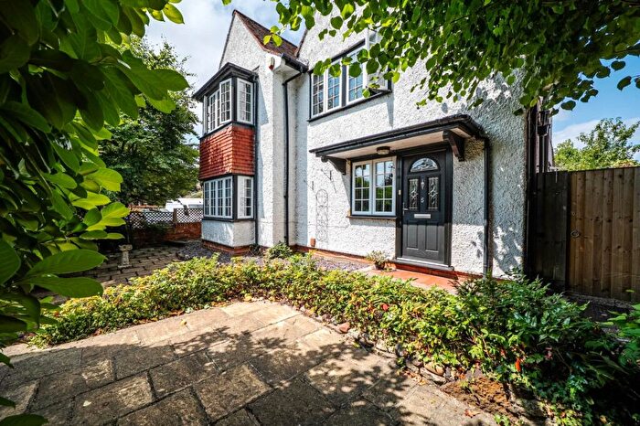 4 Bedroom Detached House For Sale In Aylesbury Street, Bletchley, MK2