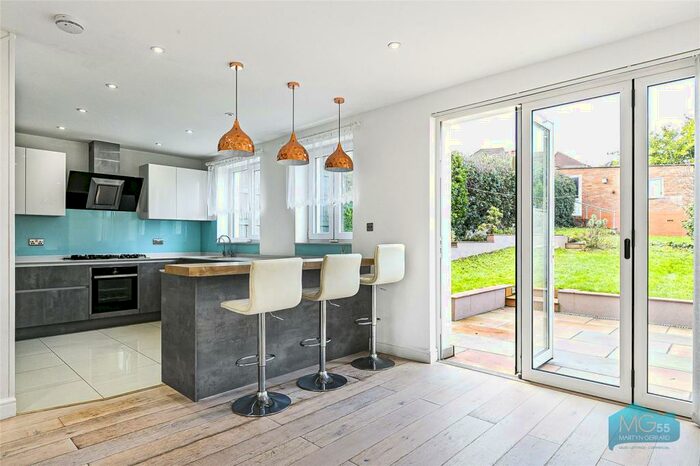 4 Bedroom Semi-Detached House To Rent In Rushdene Avenue, Barnet, EN4