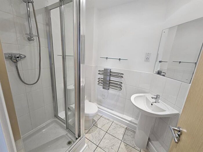 2 Bedroom Flat To Rent In Admiral House, The Quays, Castle Quay Close, Nottingham, NG7