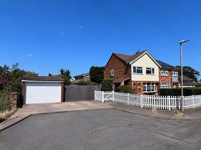 3 Bedroom Semi-Detached House For Sale In Dorothy Gardens, Benfleet, SS7
