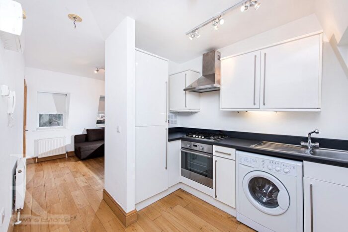 Studio To Rent In High Road, London, N2