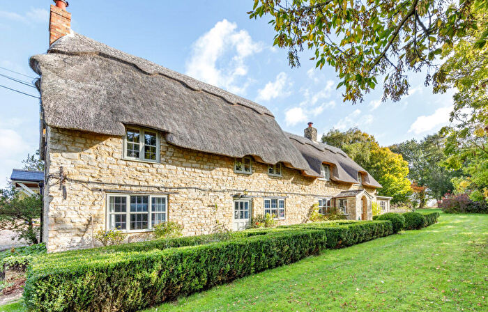 4 Bedroom Detached House For Sale In Wicken Road Leckhampstead, Buckinghamshire, MK18