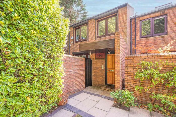 2 Bedroom House To Rent In Highgate, Highgate, London, N6