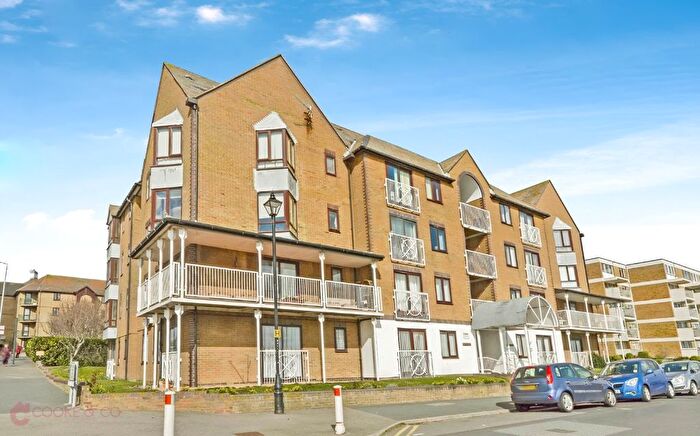 1 Bedroom Terraced House For Sale In Victoria Parade, Ramsgate, Kent, CT11