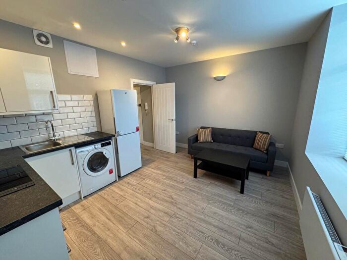 1 Bedroom Flat To Rent In Woodville Road, Cathays, Cardiff, CF24