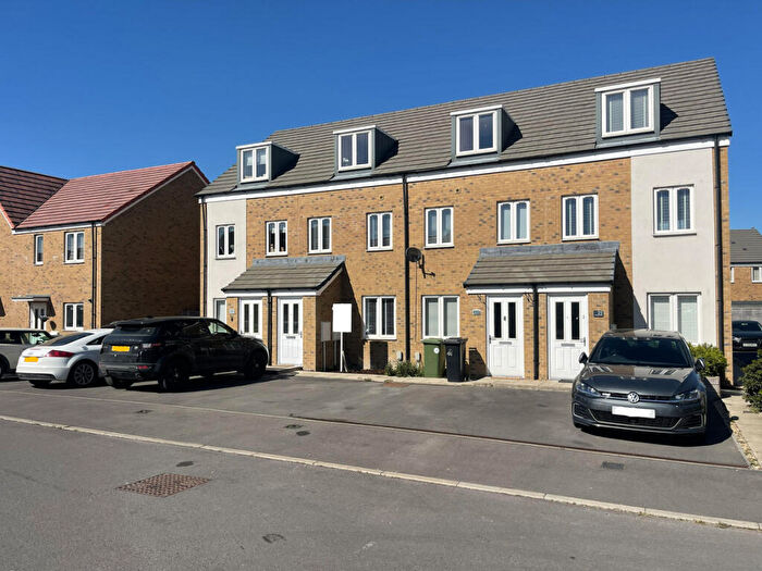 3 Bedroom Terraced House For Sale In Windsor Street, Grove, OX12