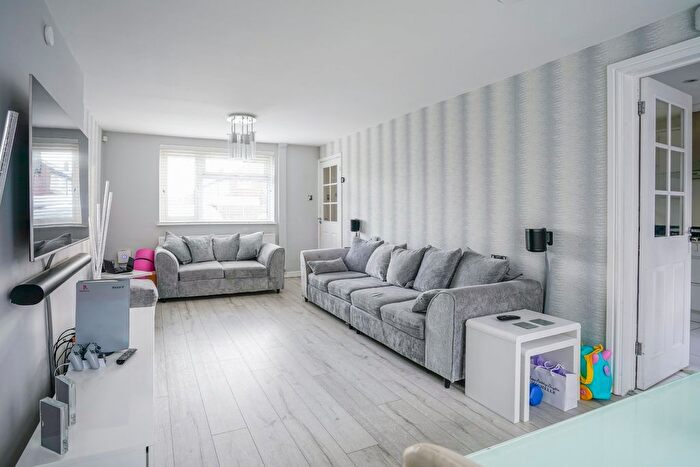 3 Bedroom Terraced House For Sale In Whitwell Road, Watford, Hertfordshire, WD25