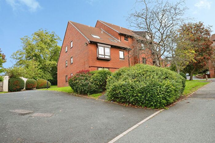 2 Bedroom Flat For Sale In Moncrieffe Close, Dudley, DY2
