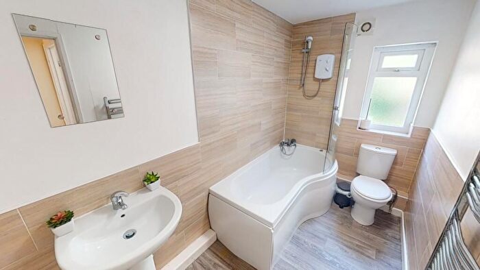 4 Bedroom Semi-Detached House To Rent In Cromwell Street, Nottingham, NG7