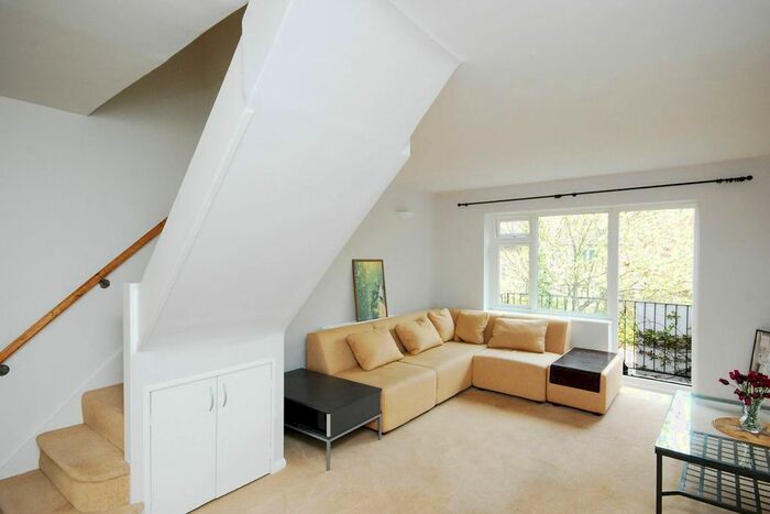 3 Bedroom Terraced House To Rent In Coniston Close, Grove Park, London, W4