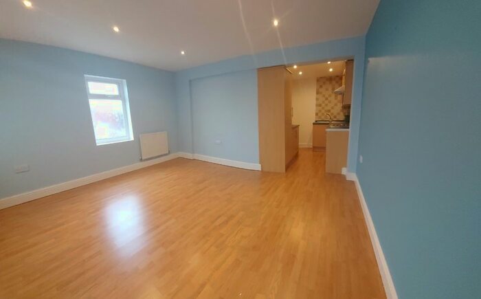 2 Bedroom Flat To Rent In Eversley Road, Sketty, Swansea, SA2