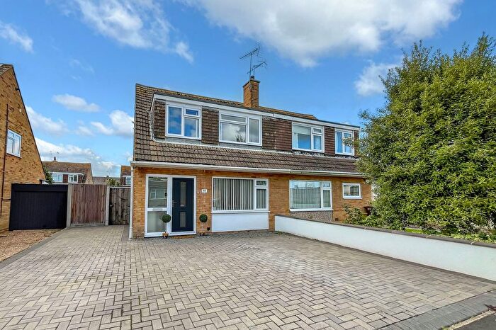 3 Bedroom Semi Detached House For Sale In Burwash Close, East Preston, Littlehampton, West Sussex, BN16