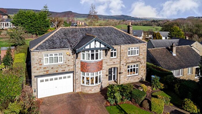 5 Bedroom Detached House For Sale In Oakleigh. Raikes Road, Skipton, BD23