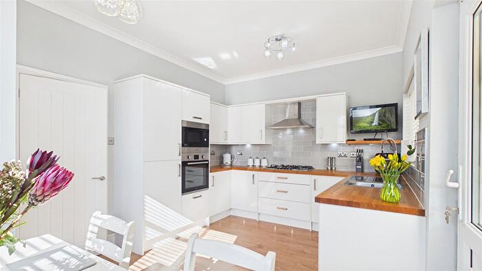 3 Bedroom Semi-detached House For Sale In Westbourne Road, Halesowen, B62