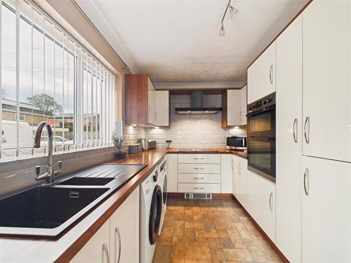 3 Bedroom Semi-Detached House For Sale In Manor Drive, Elloughton, HU15