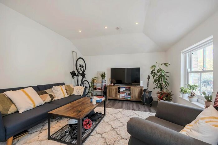 1 Bedroom Apartment To Rent In Upper Street, Islington, N1