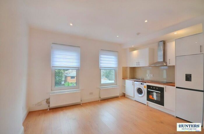 2 Bedroom Flat To Rent In Grove Hill Road, Harrow, Middlesex., HA1