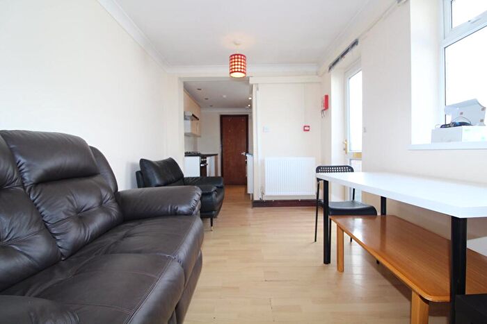 2 Bedroom Flat To Rent In Treharris St, Roath, Cardiff, CF24