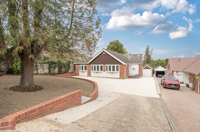3 Bedroom Bungalow For Sale In Curdridge Lane, Waltham Chase, Southampton, Hampshire, SO32