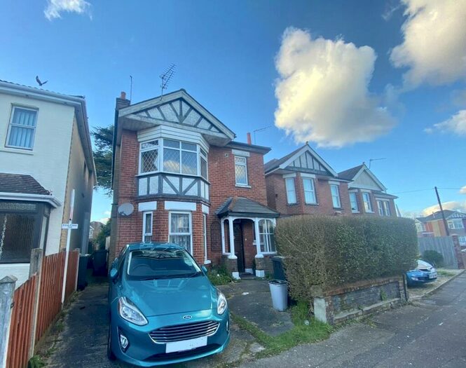 2 Bedroom Apartment To Rent In Frederica Road, Bournemouth, BH9