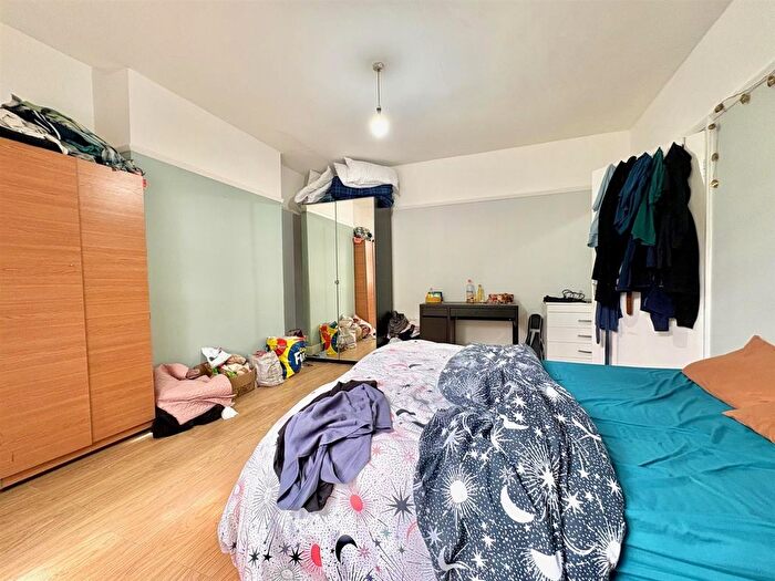 2 Bedroom Flat To Rent In Gunnersbury Avenue (North Circular Road), London, W3