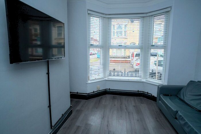 5 Bedroom Semi-Detached House To Rent In Edinburgh Road, Liverpool, L7